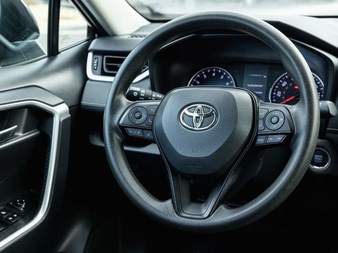 Certified 2021 Toyota RAV4 XLE FWD image 29