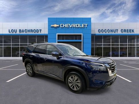Used 2025 Nissan Pathfinder SV FWD image 2