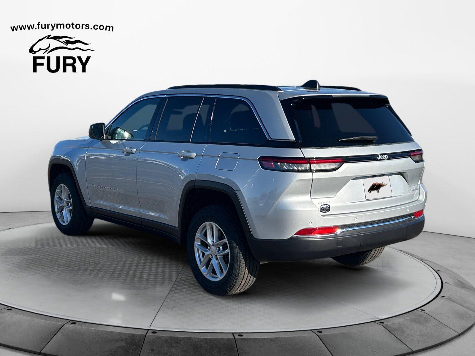 Used 2025 Jeep Grand Cherokee Laredo X w/ Luxury Tech Group I AWD/4WD image 6