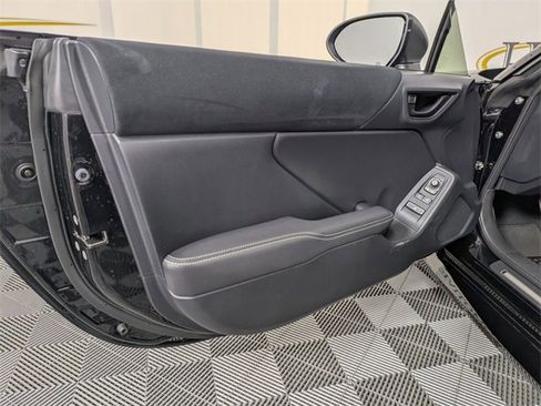 Used 2025 Toyota GR86 Premium image 10