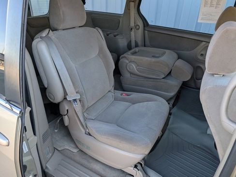Used 2004 Toyota Sienna CE image 16