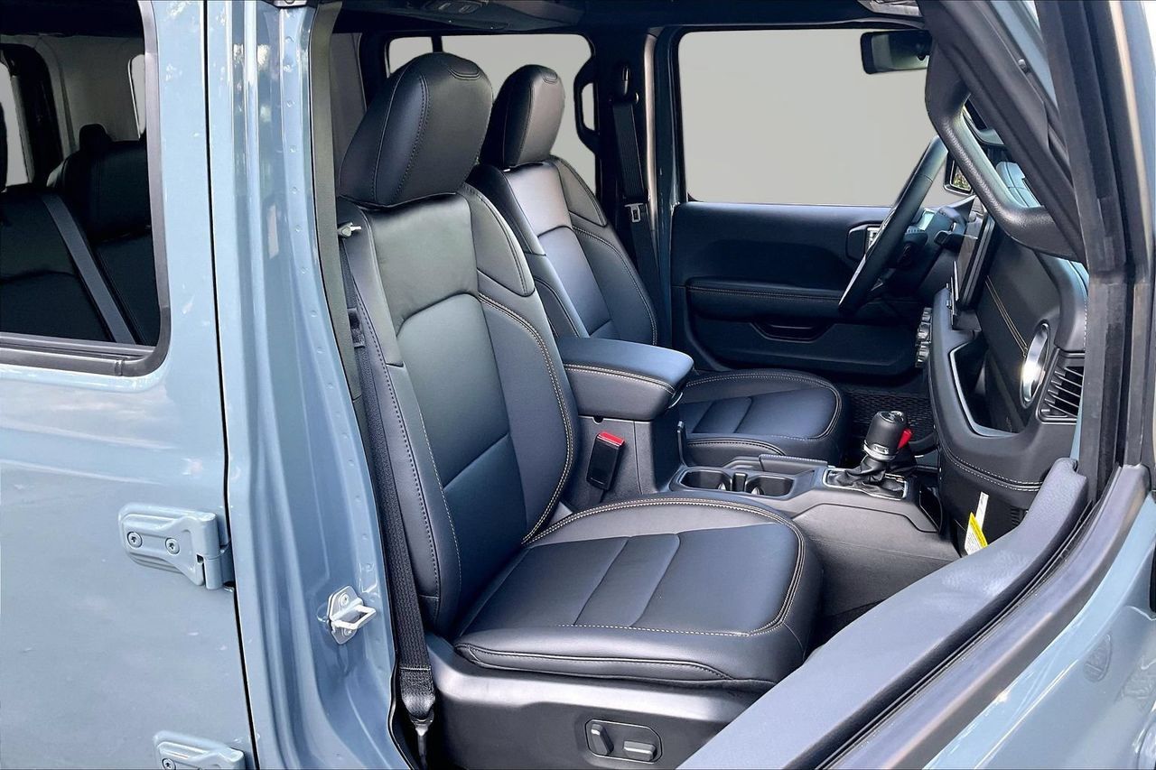New 2026 Jeep Wrangler Unlimited Sahara AWD/4WD image 21
