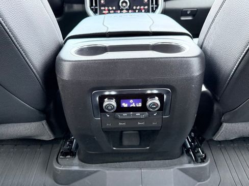 Used 2025 GMC Yukon Denali w/ Denali Reserve Package image 32