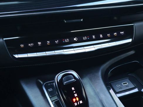 Used 2024 Cadillac Escalade V w/ LPO, ONYX Package image 35