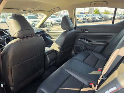 Used 2024 Nissan Altima 2.5 SR FWD image 11