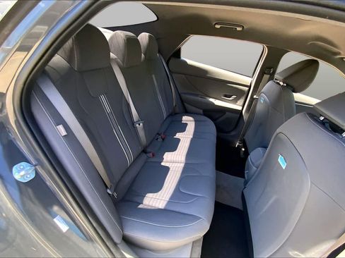 Used 2025 Hyundai Elantra Sport FWD image 20
