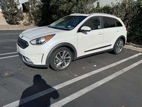 Used 2017 Kia Niro Touring w/ Advanced Technology Package image 4