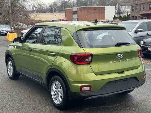 Certified 2022 Hyundai Venue SE image 4