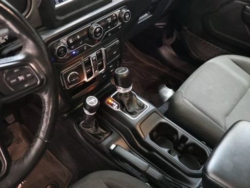 Used 2023 Jeep Wrangler Unlimited w/ Cold Weather Group AWD/4WD image 30