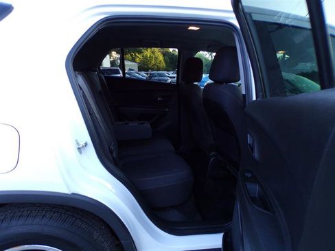 Used 2020 Chevrolet Trax LS w/ Fleet Convenience Package image 21