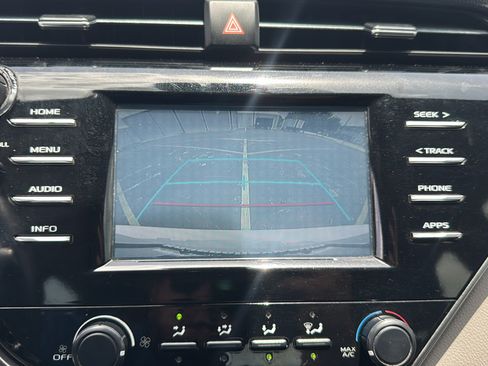 Used 2018 Toyota Camry LE FWD image 12