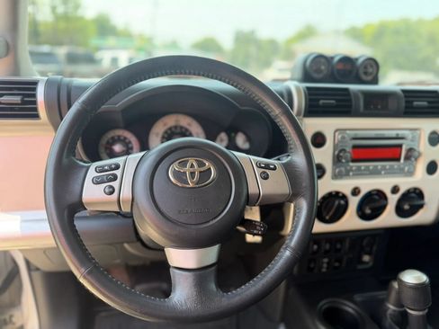 Used 2012 Toyota FJ Cruiser 4WD w/ Upgrade Pkg image 9