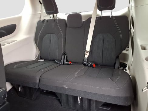 Used 2023 Chrysler Voyager LX image 22