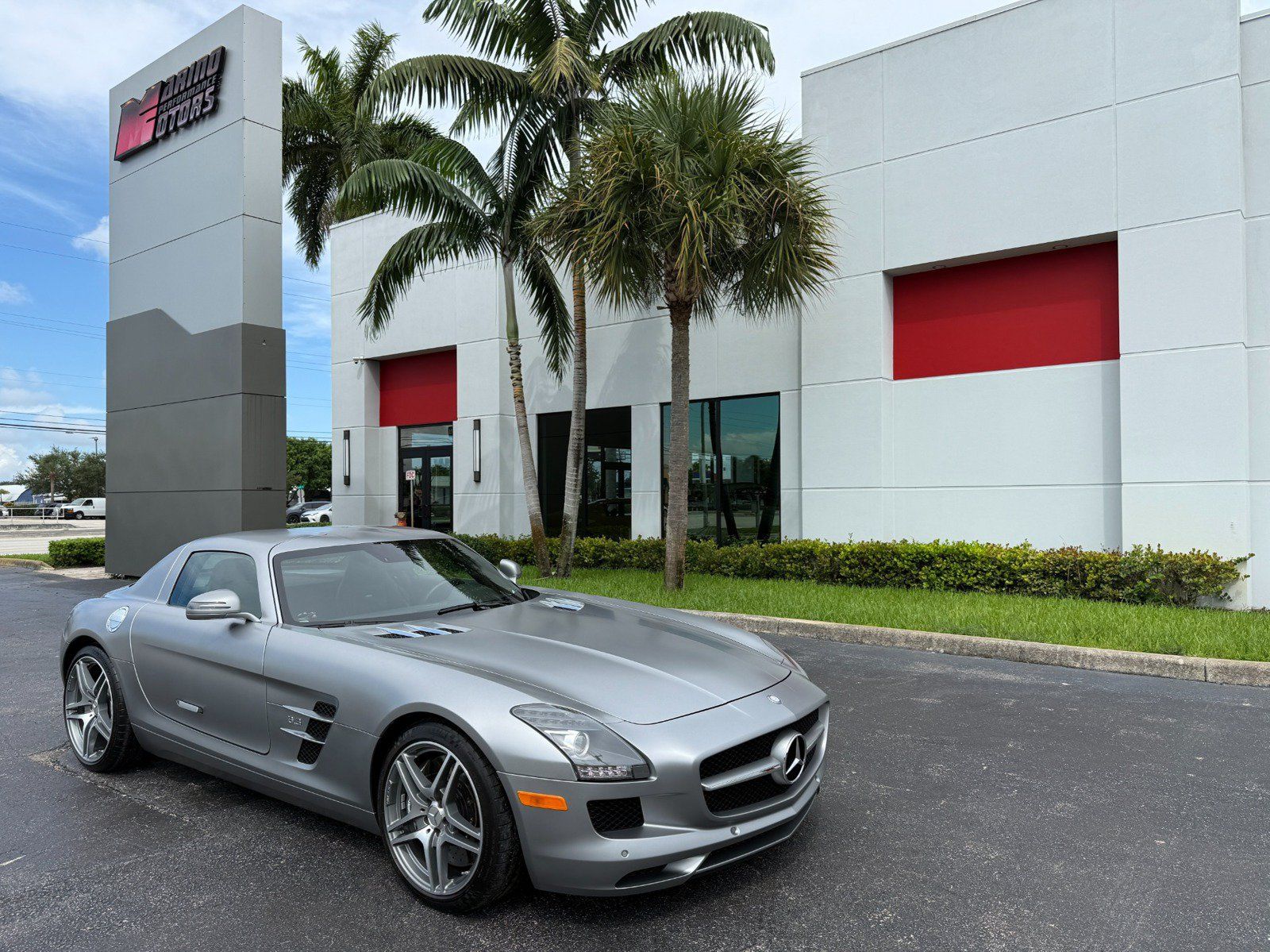 Used 2012 Mercedes-Benz SLS AMG Coupe image 1