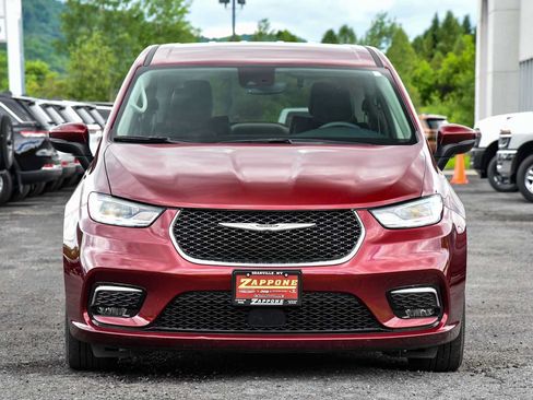 Certified 2023 Chrysler Pacifica Touring-L w/ Uconnect Theater Family Group FWD image 8