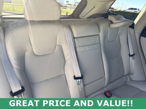 Used 2019 Volvo XC60 T5 Momentum image 36