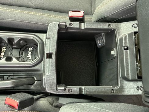 Used 2024 Jeep Wrangler Willys image 31