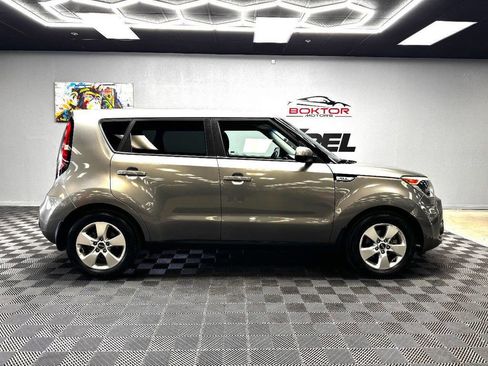 Used 2018 Kia Soul Base image 16