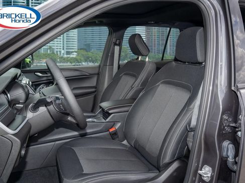 Used 2025 Jeep Grand Cherokee Laredo w/ Luxury Tech Group I RWD image 16