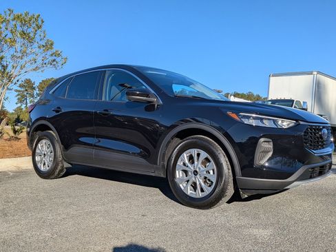 Certified 2023 Ford Escape Active w/ Tech Pack #2 image 3