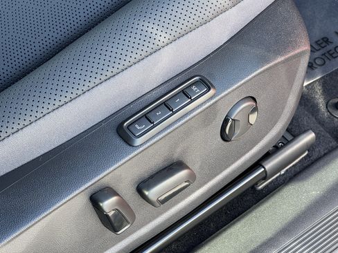 Certified 2025 Volkswagen ID.4 Pro S image 37