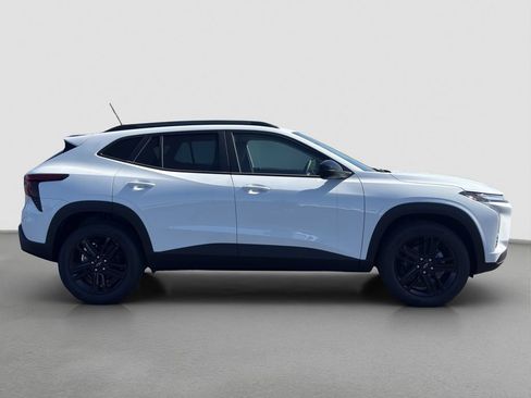 New 2026 Chevrolet Trax ACTIV w/ Sunroof Package FWD image 7
