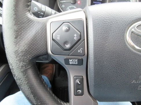 Used 2017 Toyota Tacoma SR5 image 15