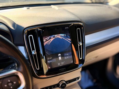 Used 2020 Volvo XC40 T5 Momentum w/ Protection Package Premier image 21