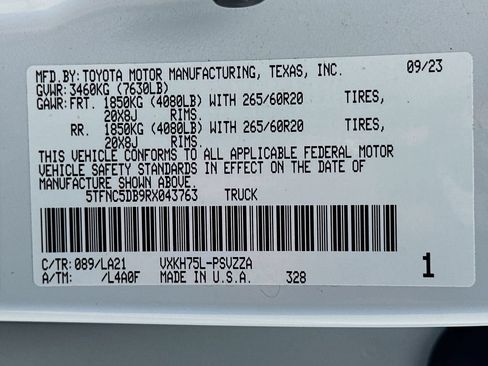 Used 2024 Toyota Tundra Platinum AWD/4WD image 32