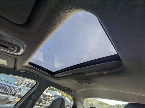 Used 2025 Hyundai Elantra SEL FWD image 22
