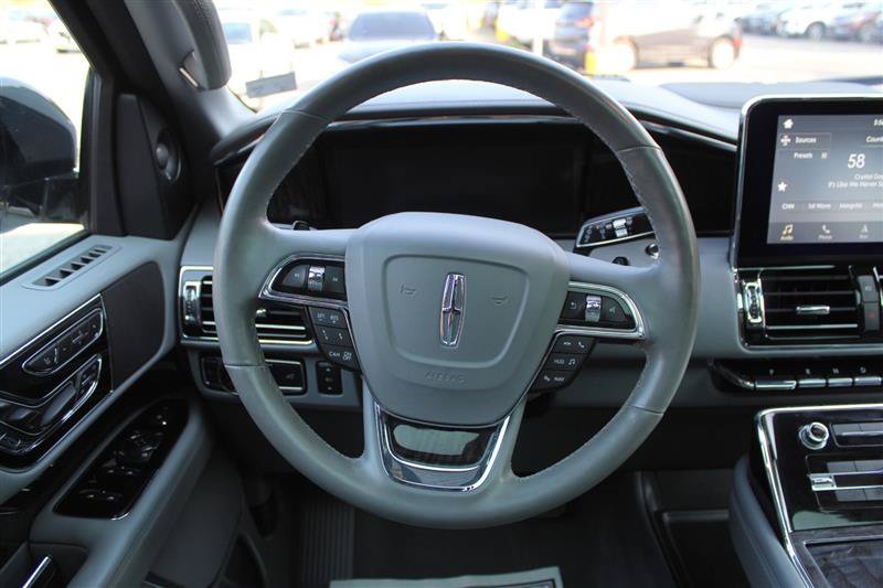 Used 2018 Lincoln Navigator Reserve w/ Technology Package AWD/4WD image 15