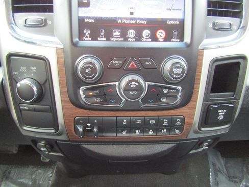 Used 2016 RAM 2500 Laramie w/ Cold Weather Group image 19