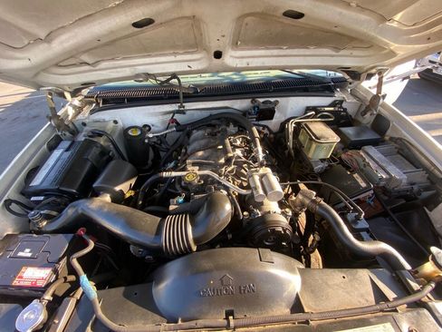 Used 2001 Chevrolet Silverado 3500 2WD Regular Cab HD image 14