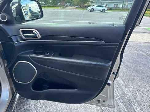 Used 2014 Jeep Grand Cherokee Summit AWD/4WD image 32