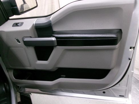 Used 2016 Ford F150 XLT w/ Equipment Group 302A Luxury AWD/4WD image 32