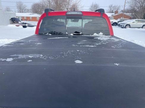 Used 2018 Toyota Tacoma TRD Sport image 12