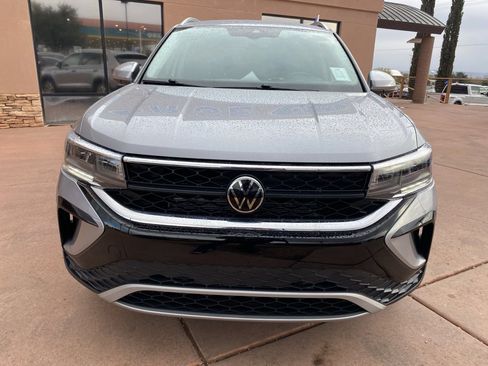 Used 2024 Volkswagen Taos SE image 12