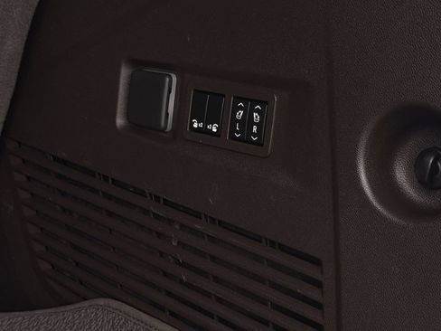 Used 2023 GMC Yukon Denali AWD/4WD image 28