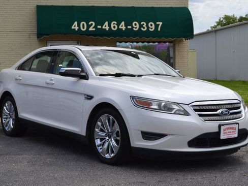 Used 2010 Ford Taurus Limited AWD/4WD image 12