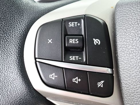 Used 2022 Ford Explorer XLT w/ Equipment Group 202A AWD/4WD image 32
