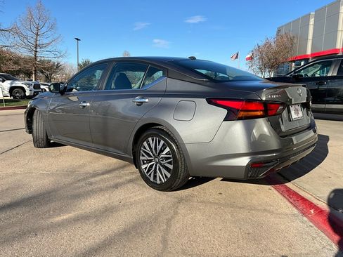 Used 2025 Nissan Altima 2.5 SV image 8