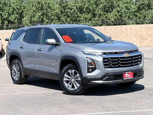 Used 2025 Chevrolet Equinox LT FWD image 2