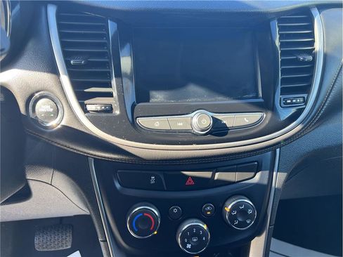 Used 2019 Chevrolet Trax LT w/ LT Convenience Package image 14