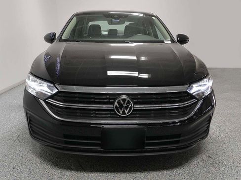 Used 2024 Volkswagen Jetta SE w/ Black Wheel Package image 2