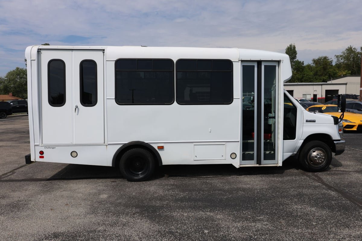 Used 2016 Ford E-450 and Econoline 450 Super Duty w/ Shuttle Bus Prep Package RWD image 2
