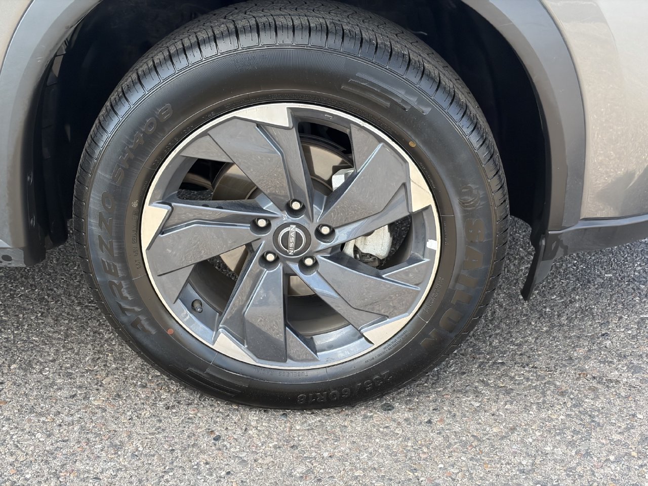 Certified 2025 Nissan Rogue SV FWD image 10