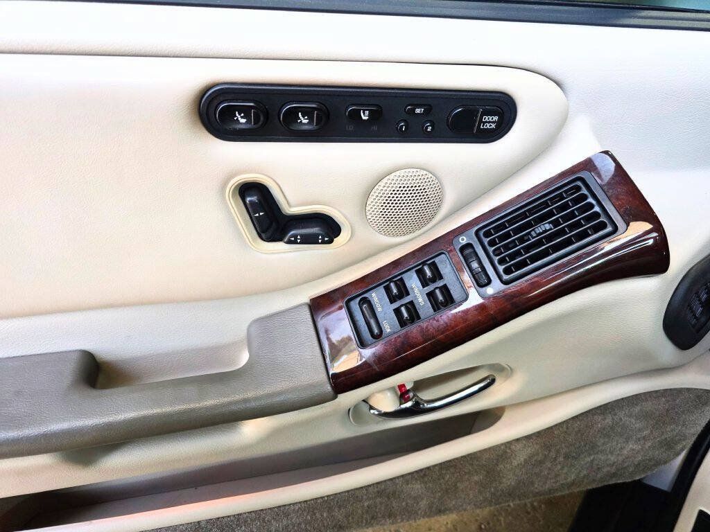 Used 1997 Oldsmobile Aurora FWD image 12