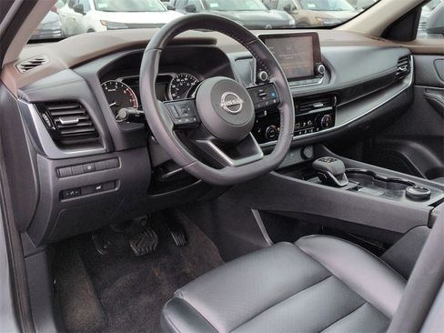 Used 2023 Nissan Rogue SV w/ SV Premium Package image 9