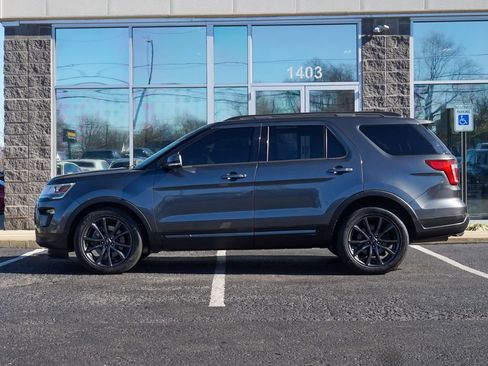 Used 2018 Ford Explorer XLT w/ Equipment Group 202A image 5