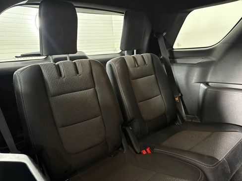 Used 2019 Ford Explorer XLT w/ Equipment Group 201A AWD/4WD image 27